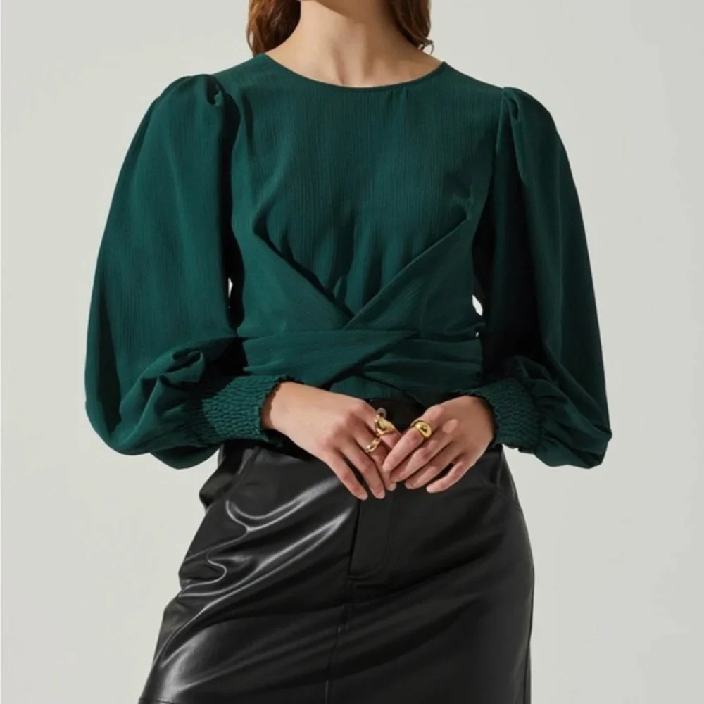 NWT ASTR THE LABEL‎ GREEN BLOUSE SIZE XS